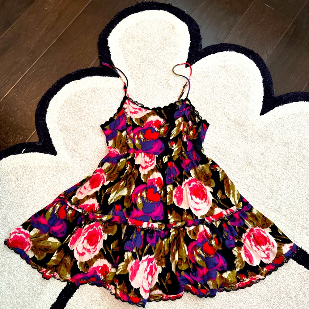 Urban Outfitters mini dress in floral XS